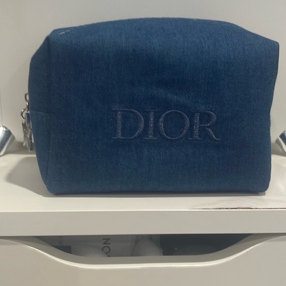Dior Limited Edition Cosmetics Bag ! - Picture 4 of 6